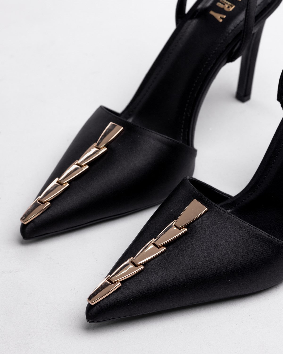 Mary Arkası Açık Sivri Burun Metal Detaylı Kadın Ayakkabı - Mary Shoes