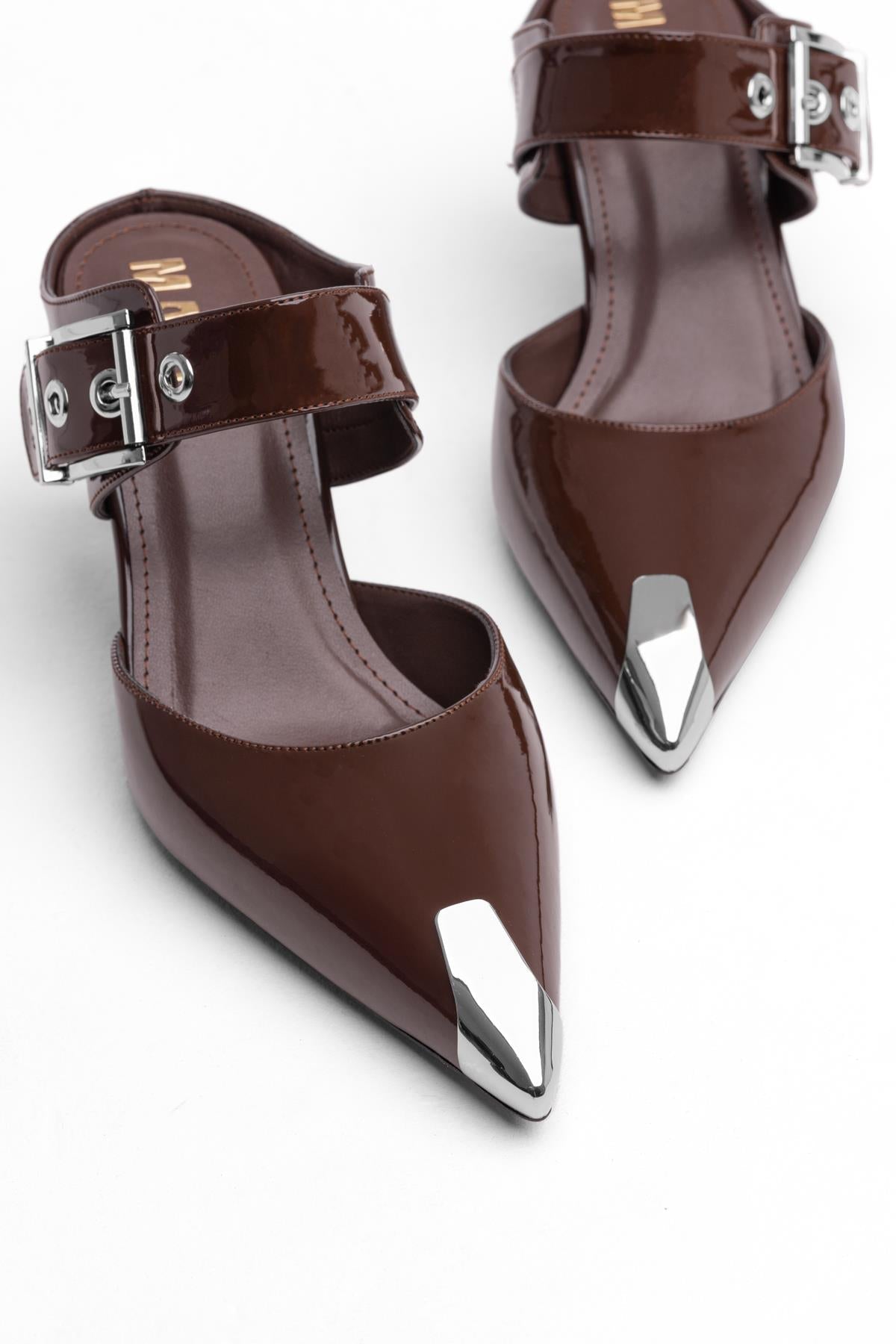 Metal Uç Detaylı İnce Topuklu Tokalı Mule Ayakkabı - Mary Shoes