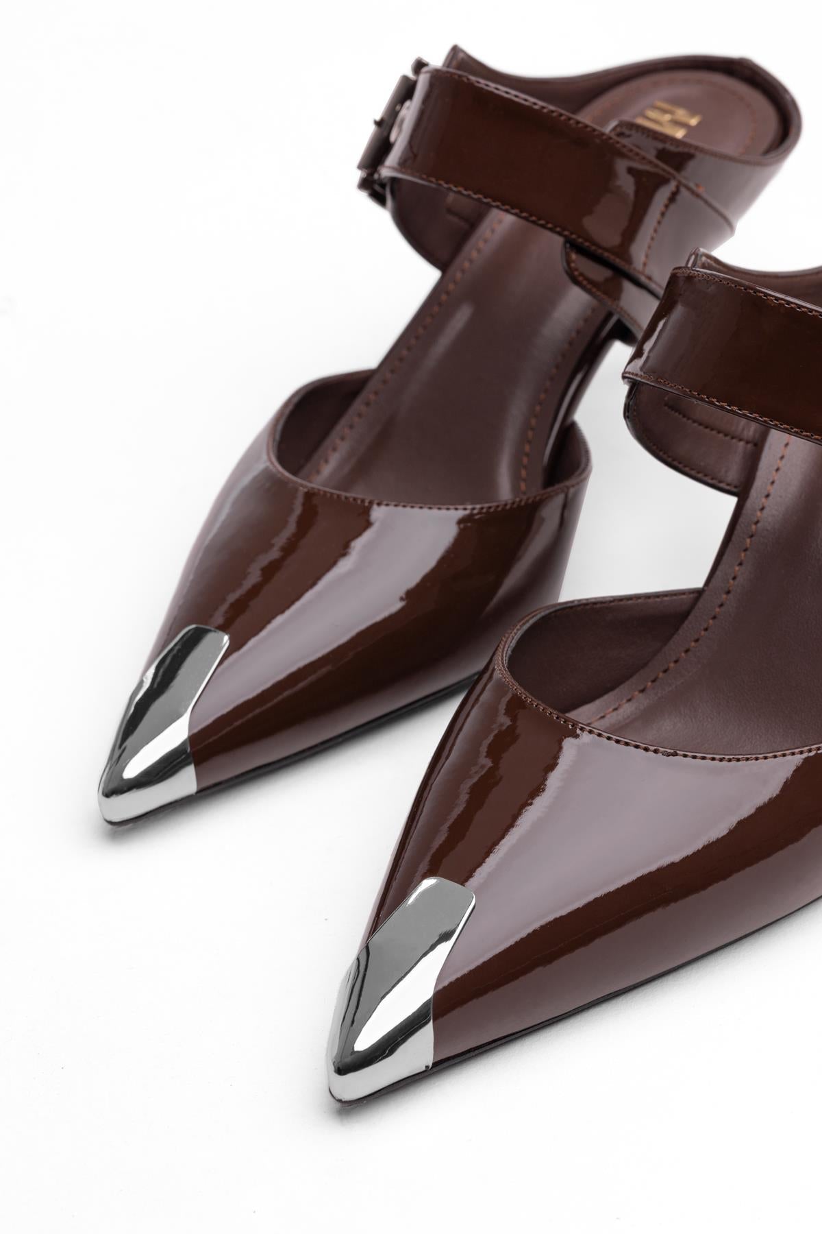 Metal Uç Detaylı İnce Topuklu Tokalı Mule Ayakkabı - Mary Shoes