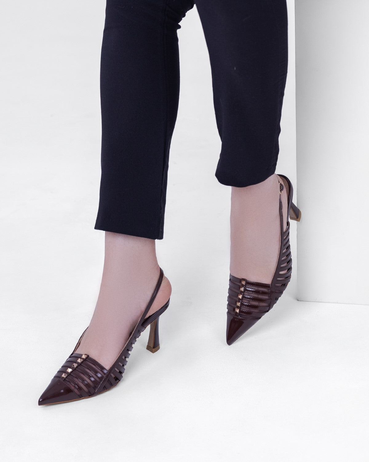 Ortopedik Rugan Şeritli Sivri Burun Topuklu - Zımbalı Arkası Açık Ayakkabı - Mary Shoes